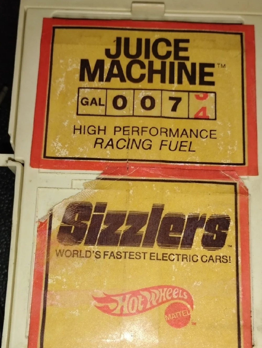 Hot Wheels Juice Machine Racing Fuel Accessory - Cream Toy Car Included - Picture 8 of 9